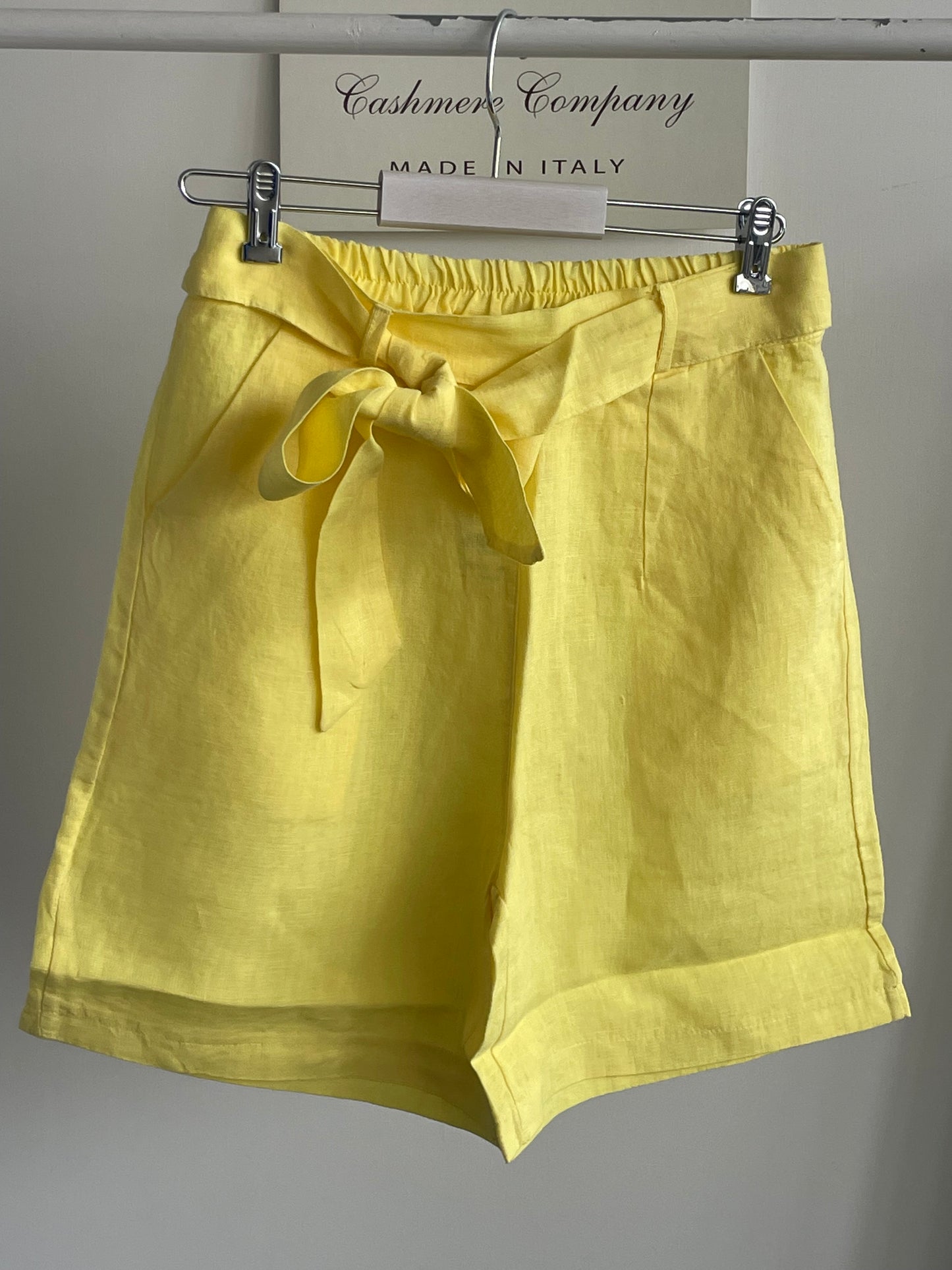 Shorts Donna estivi in Lino 100% – Giallo Sole con Fiocco in Vita| Cashmere Company