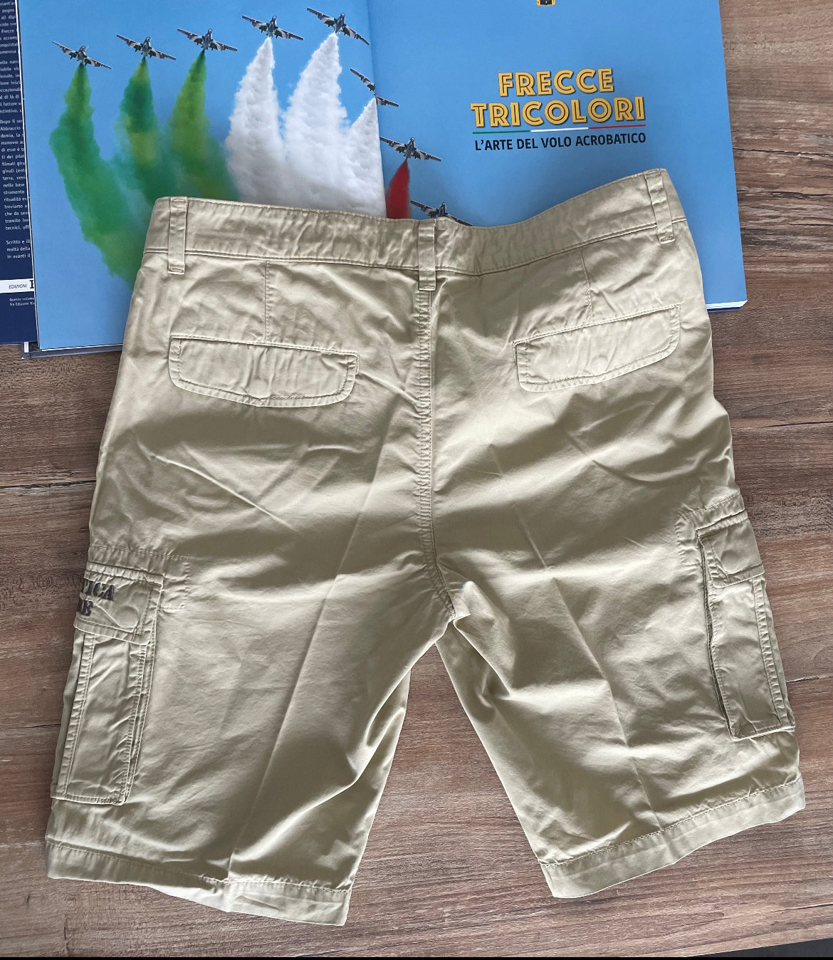 Pantaloncino Beige Uomo Aeronautica Militare Frecce Tricolori | Stile e Comfort