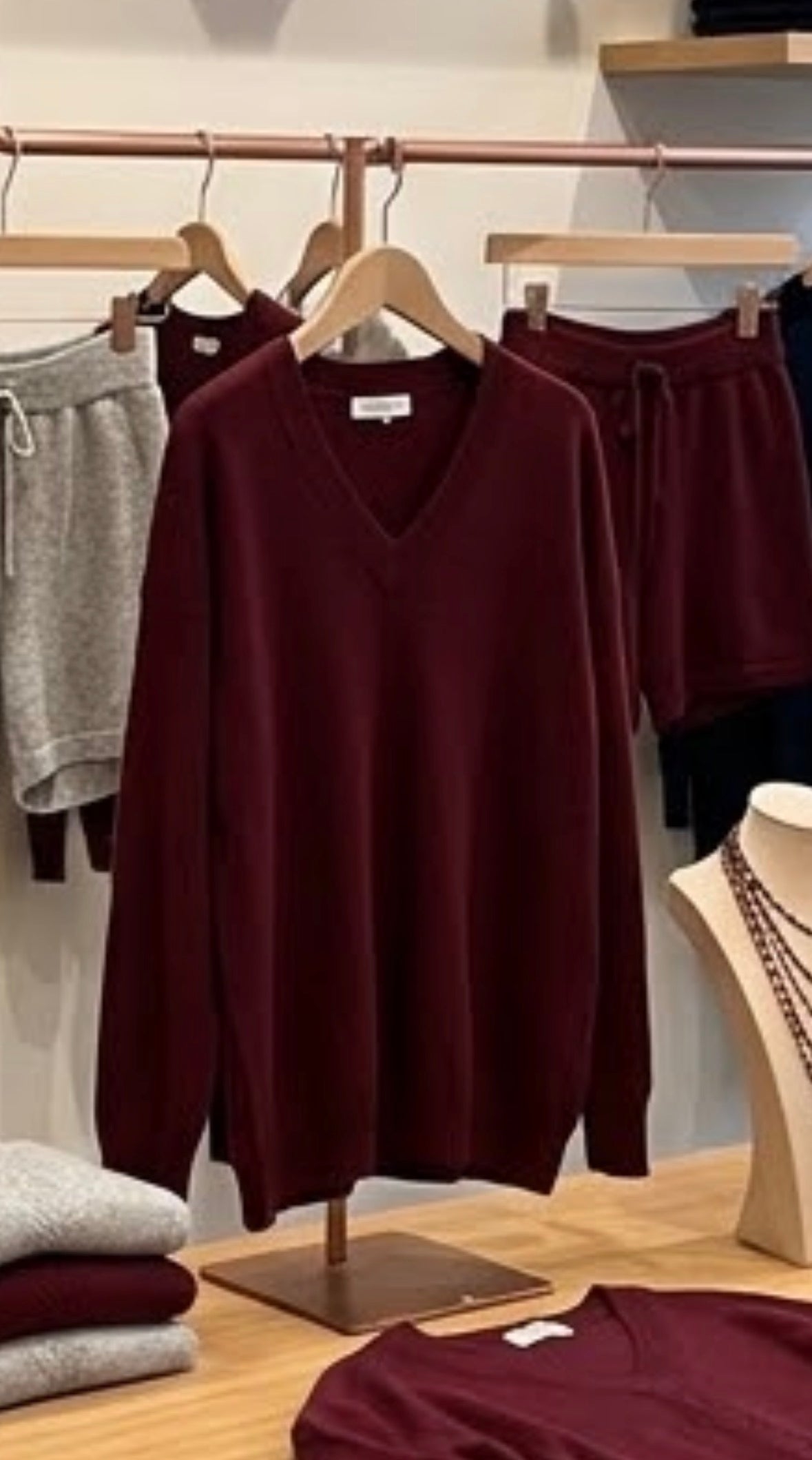 Maglia donna Oversize in lana Rasata con Scollo a V - After