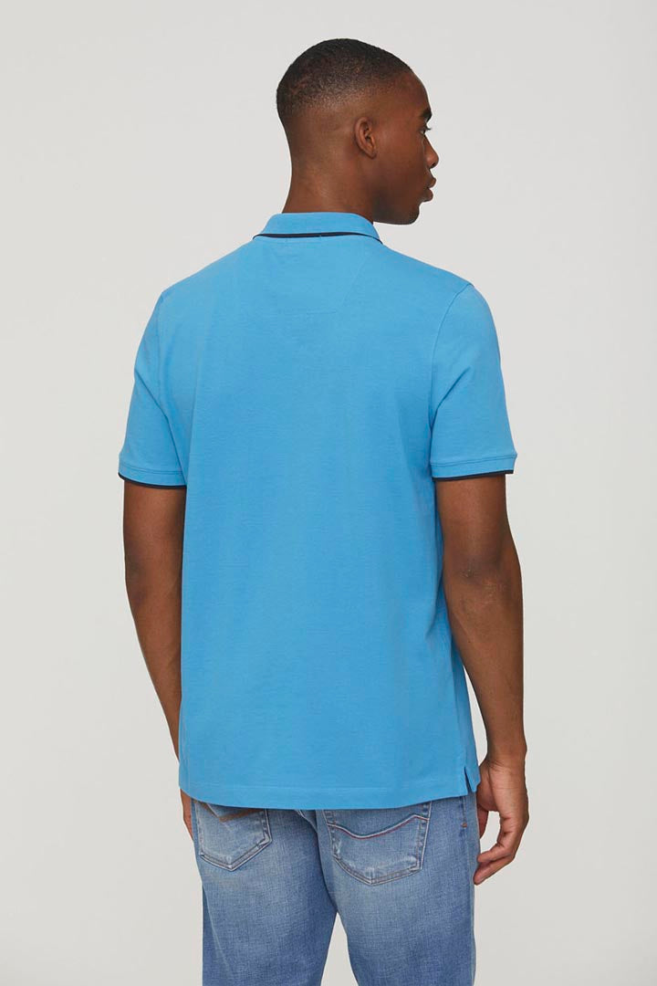 Polo uomo azzurra Aeronautica Militare indossata vestibilità regolare cotone traspirante