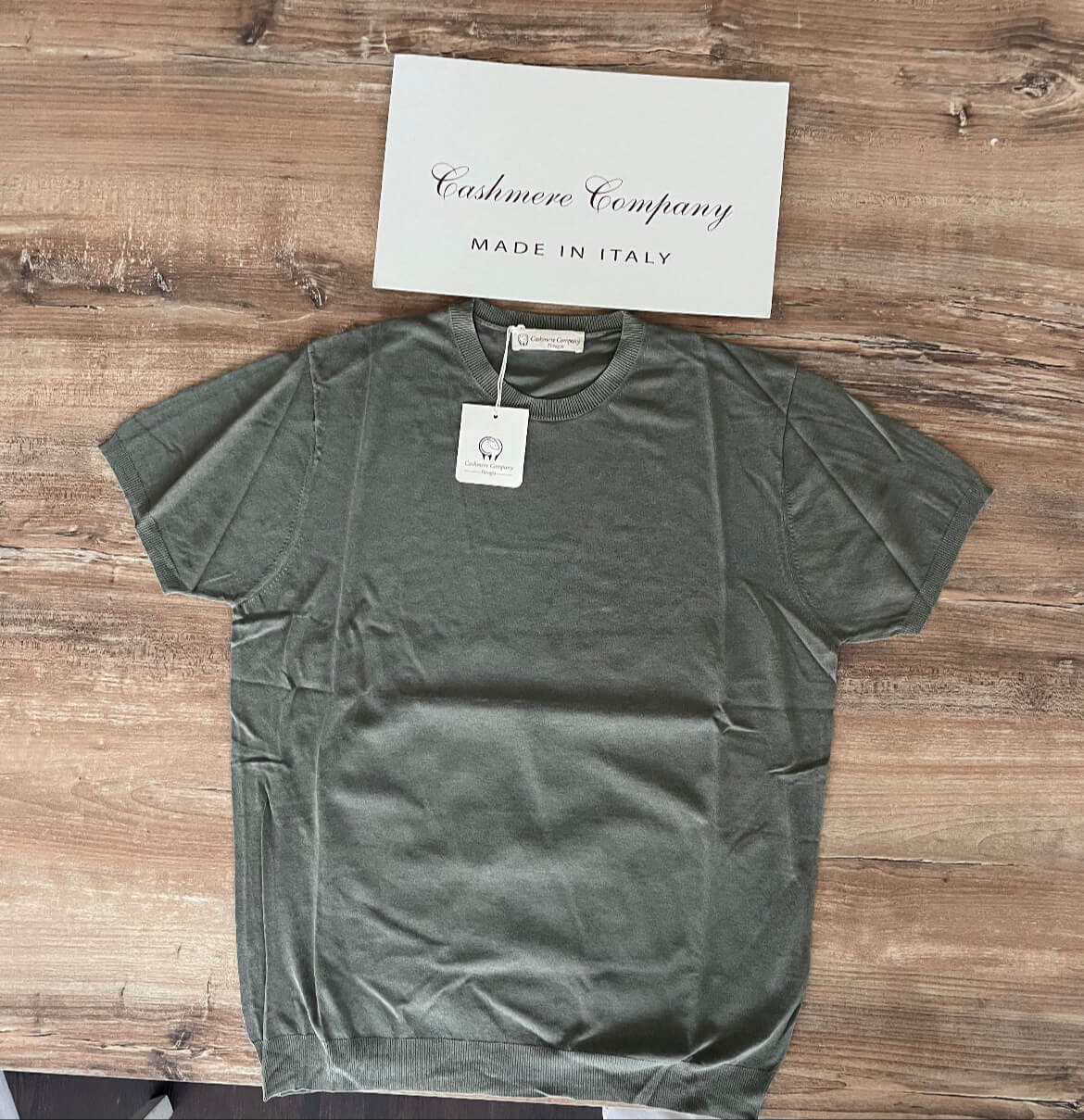 T-shirt uomo verde ,Lino e cotone Cashmere Company mezza manica , girocollo, Made in Italy, leggera e traspirante