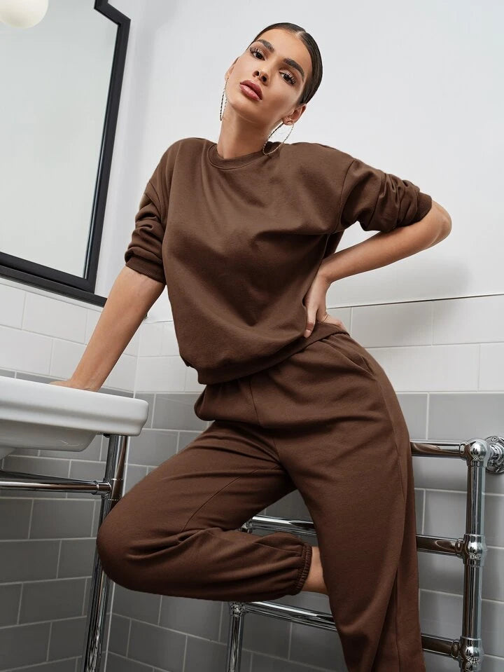 Tuta donna marrone completo maglia girocollo e pantaloni stretti alla caviglia