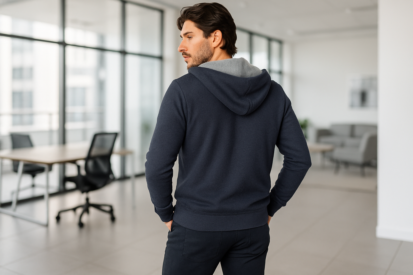 Vista posteriore della maglia full zip con cappuccio