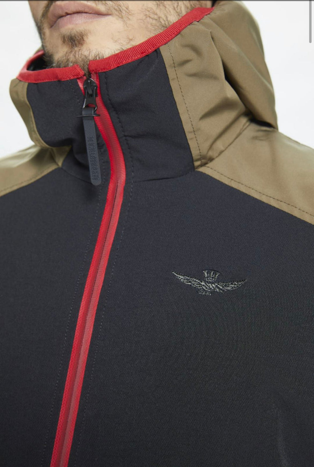 Dettaglio zip e cuciture rinforzate - qualità militare professionale