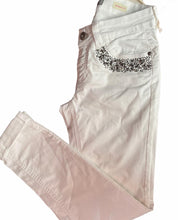 Carica l&#39;immagine nel visualizzatore di Gallery, Jeans  Donna a gamba dritta colore bianco
