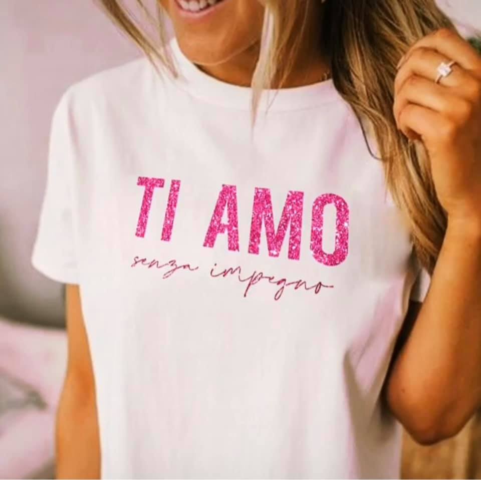 T-shirt donna cotone bianco girocollo manica corta scritta glitter fuxia Ti amo senza impegno