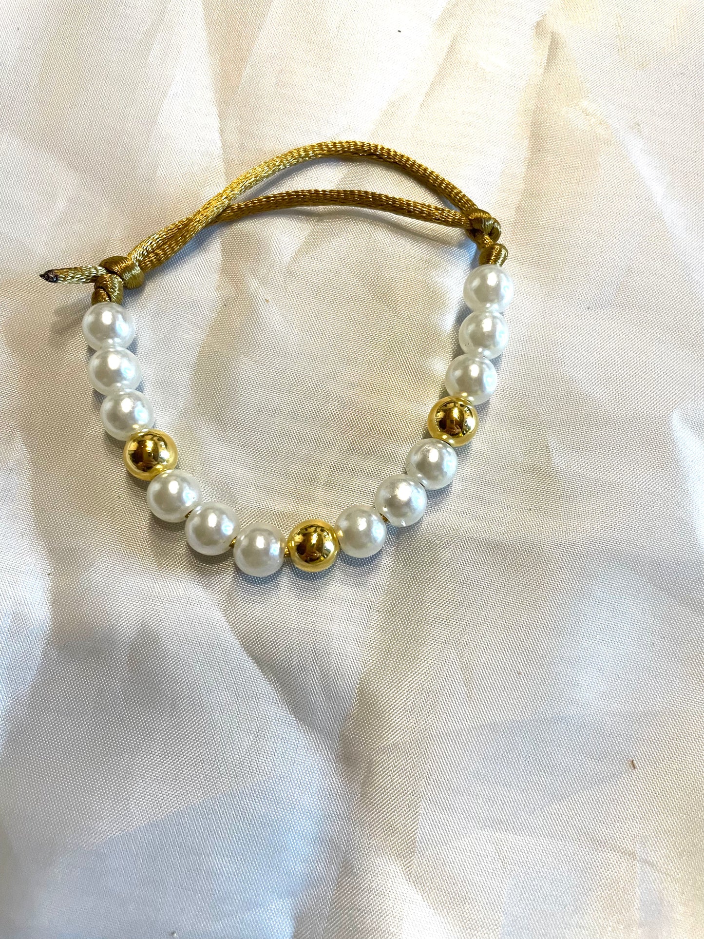 Bracciale fatto a mano perline colore oro e Bianco