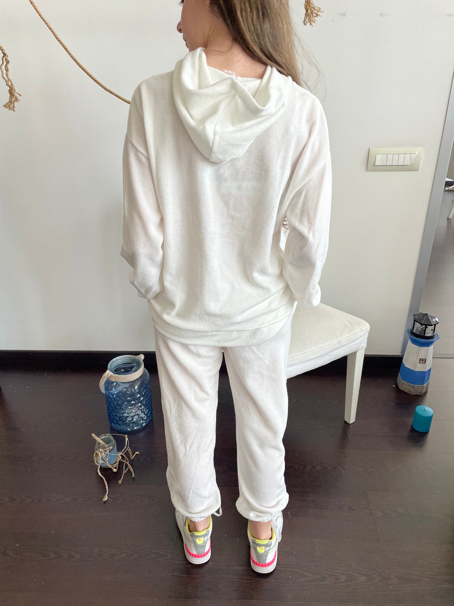 Tuta Donna colore bianco in cotone felpa con tasche e pantalone sc-50%