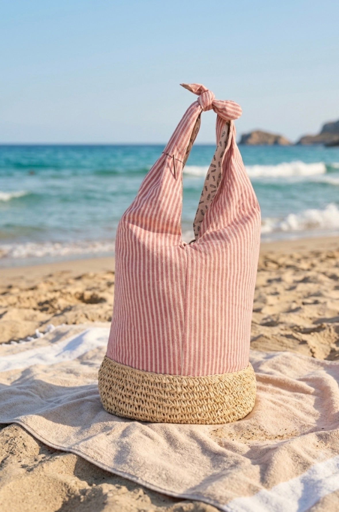 Borsa mare a Spalla Estiva Paez Righe Rosa e bianco e Paglia
Perfetta per il mare, la spiaggia e le uscite estive.