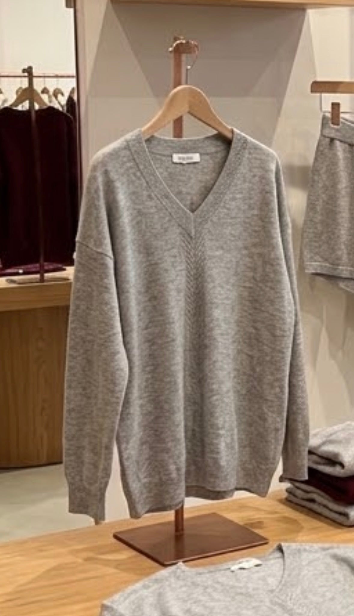 Maglia donna Oversize in lana Rasata con Scollo a V - After