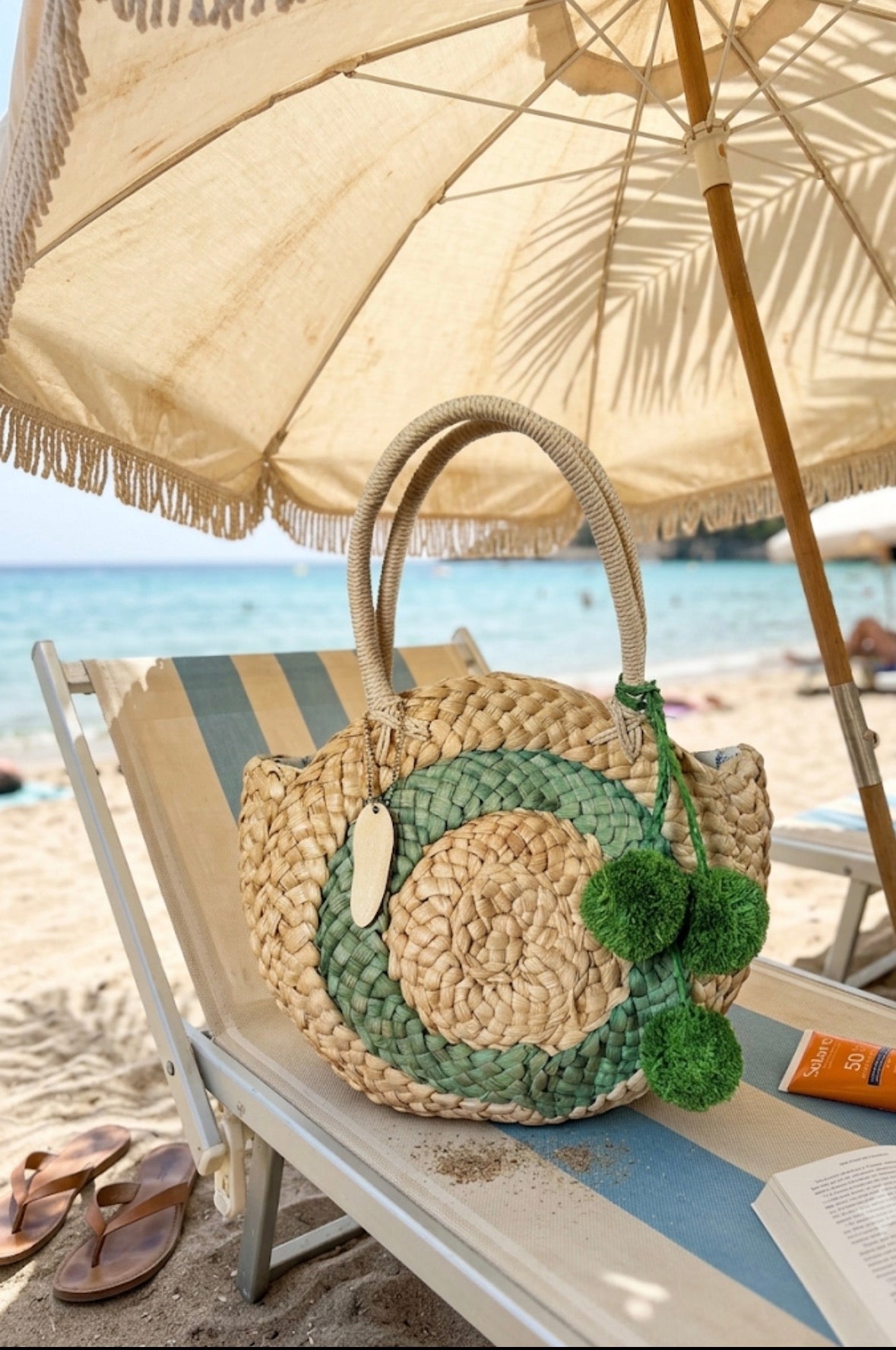 Borsa Mare Rotonda in Paglia con Pompon Verdi