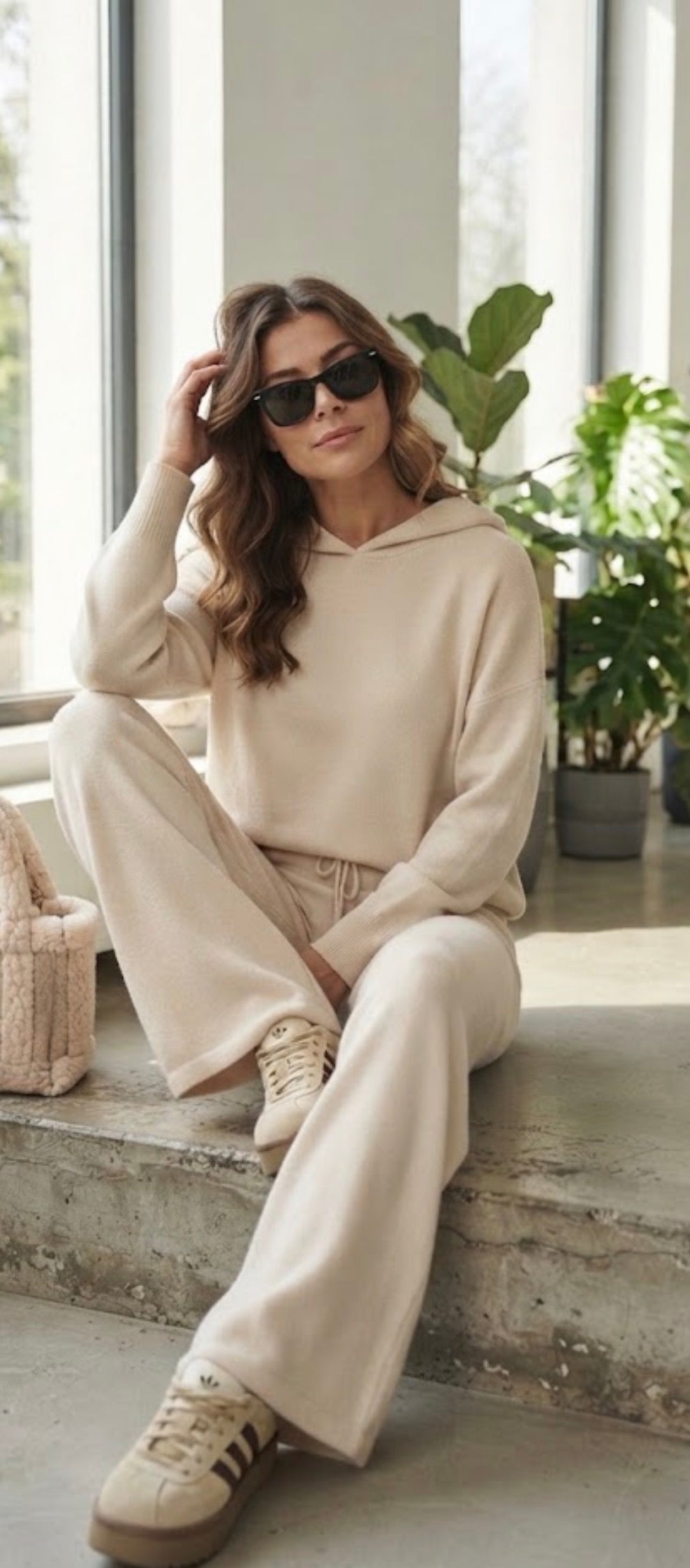 Tuta donna in lana rasata completo maglia con cappuccio e pantaloni a palazzo