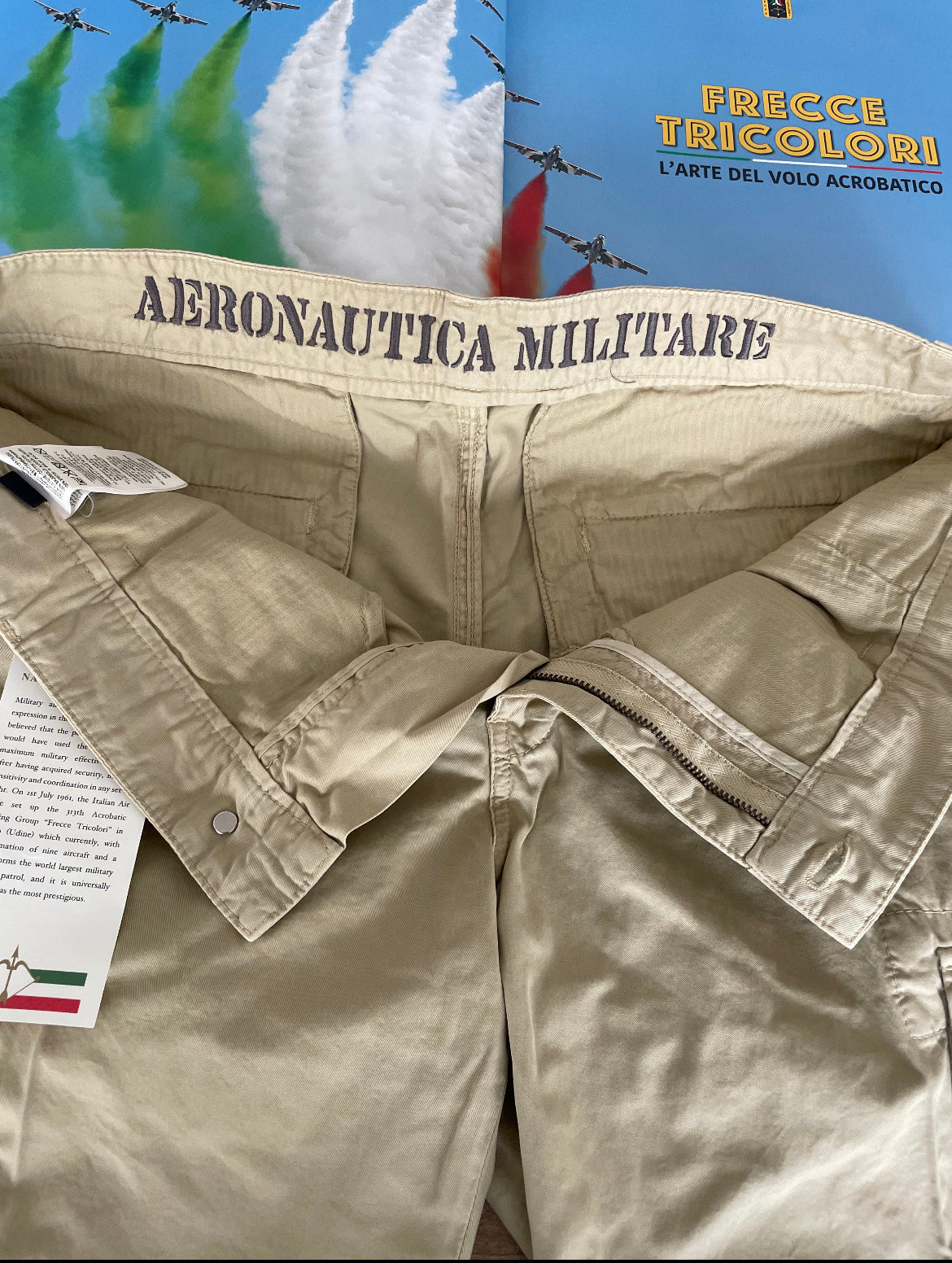 Pantaloncino Beige Uomo Aeronautica Militare Frecce Tricolori | Stile e Comfort