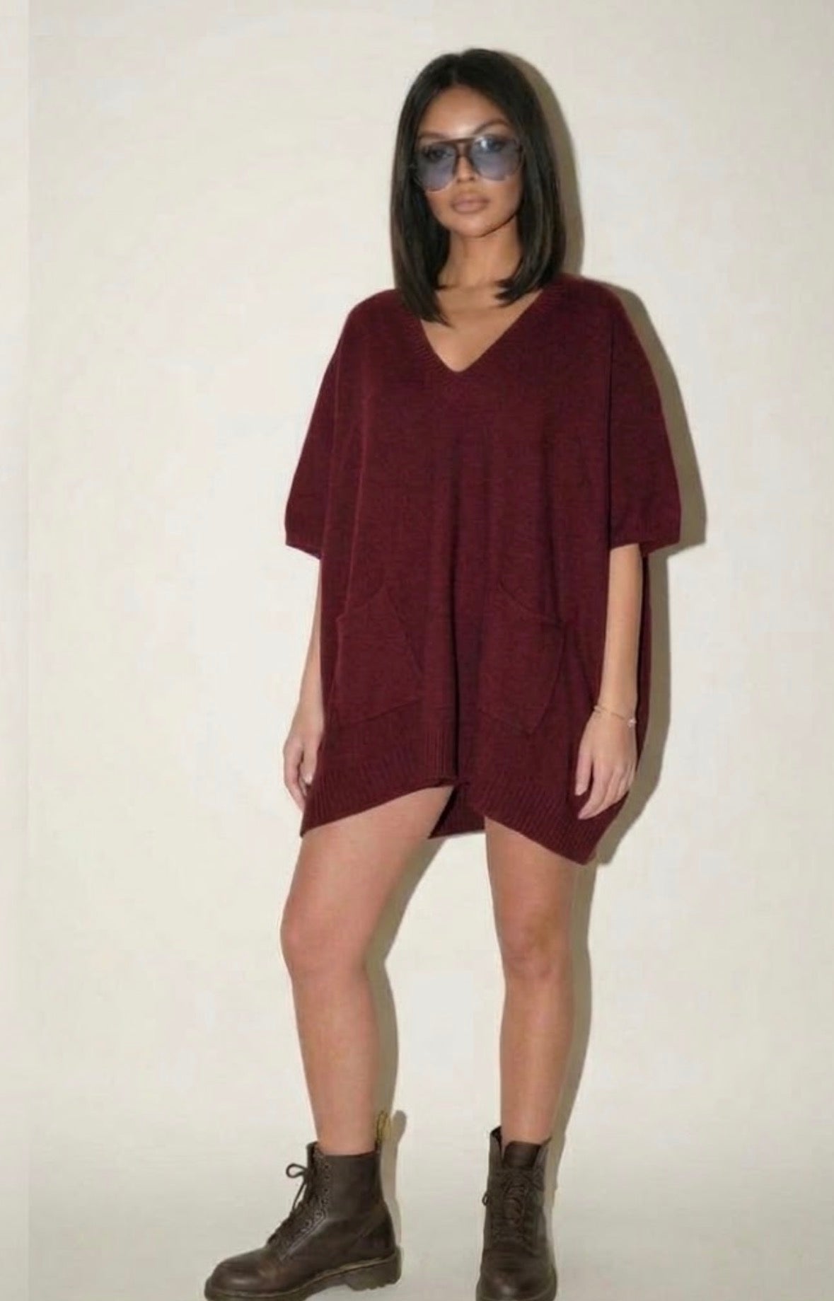 Maglia Oversize Donna  in lana rasata con Scollo a V bordeaux 