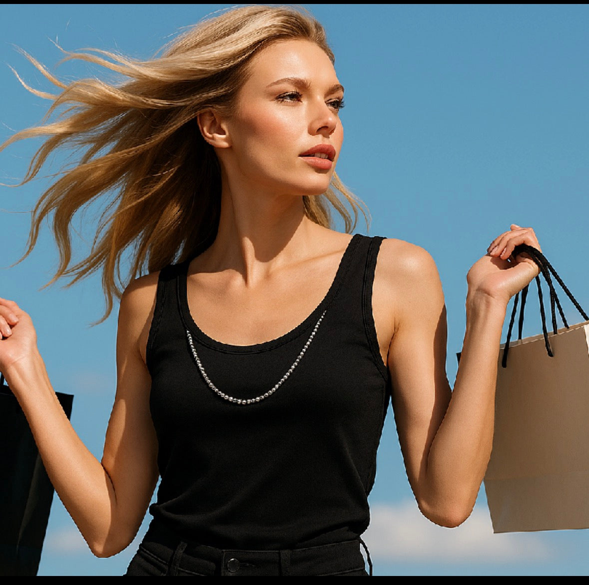 Top Donna Elegante con Collana Integrata