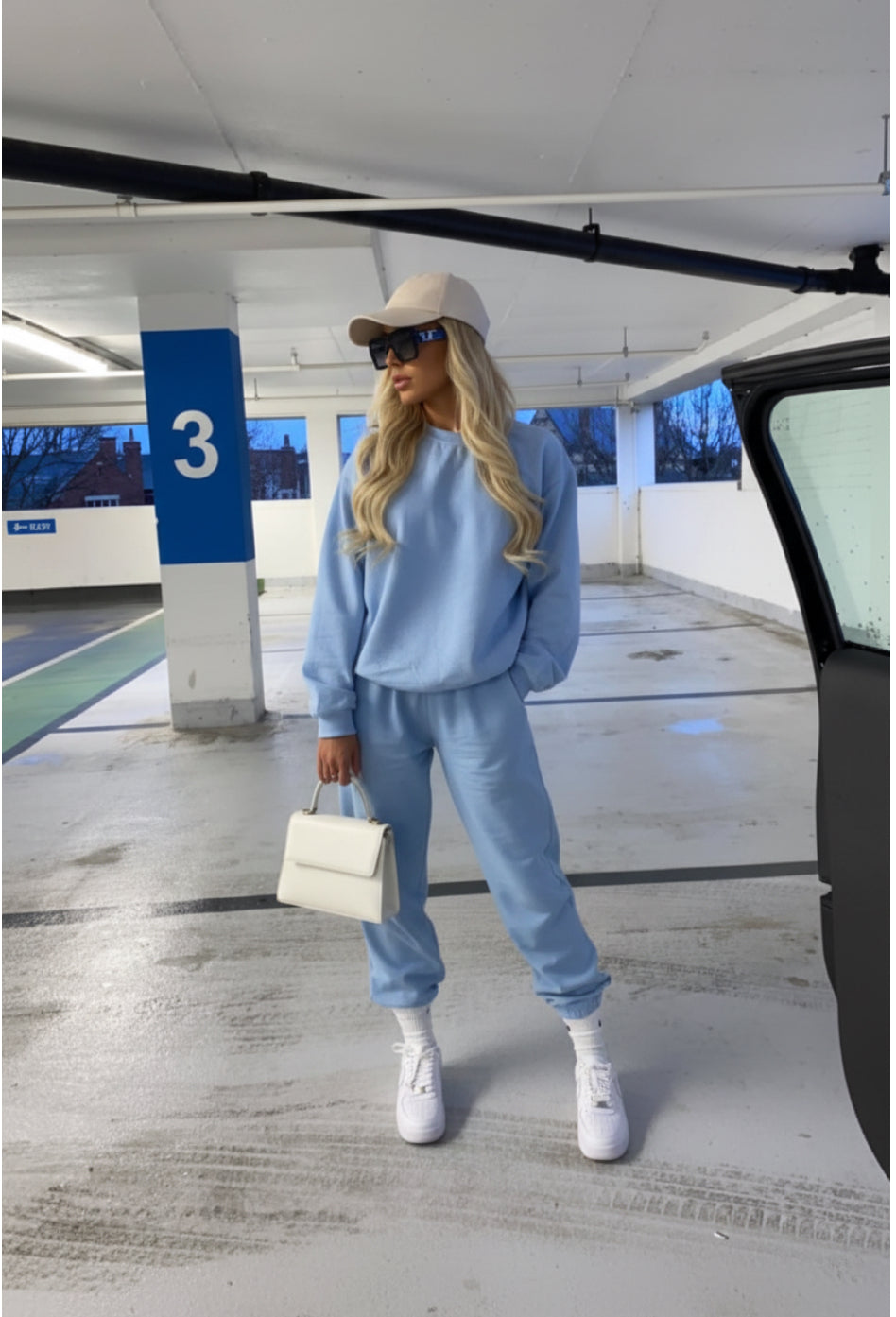 Tuta donna azzurra completo maglia e pantaloni 
