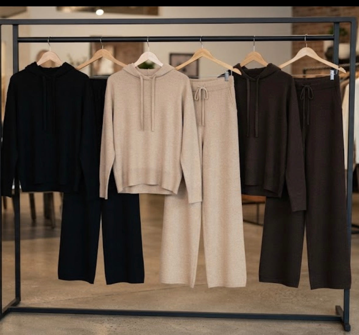 Tuta donna in lana rasata completo maglia con cappuccio e pantaloni a palazzo 