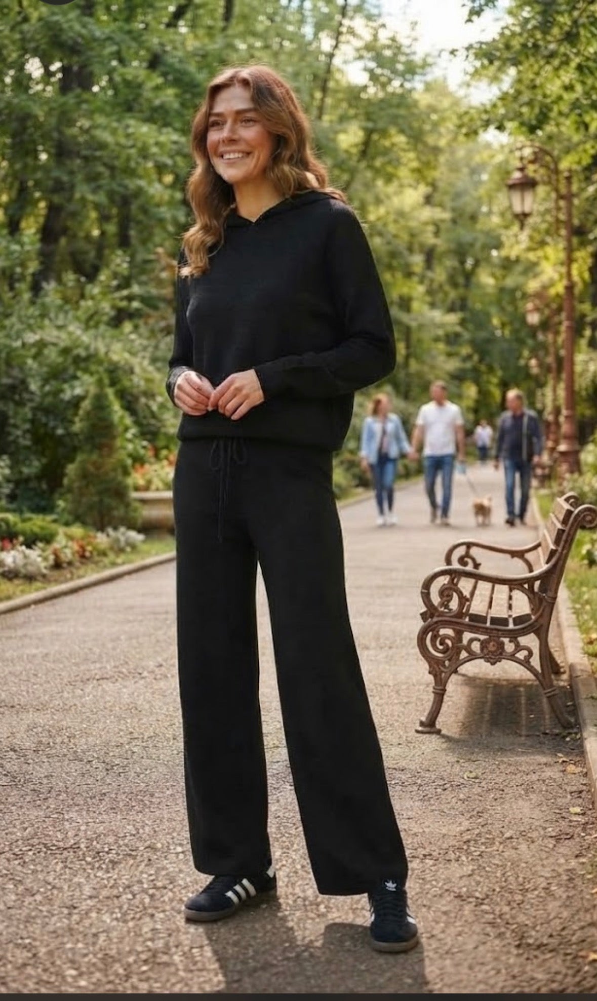 Tuta donna in lana rasata completo maglia con cappuccio e pantaloni a palazzo nero