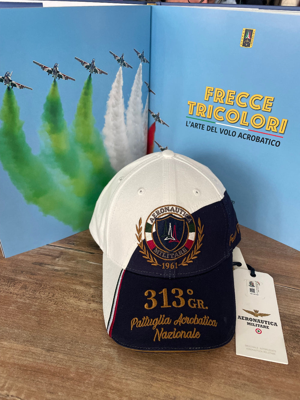 capellino uomo aeronautica militare frecce tricolori bianco e blu , con visiera, in cotone estivo, frontale