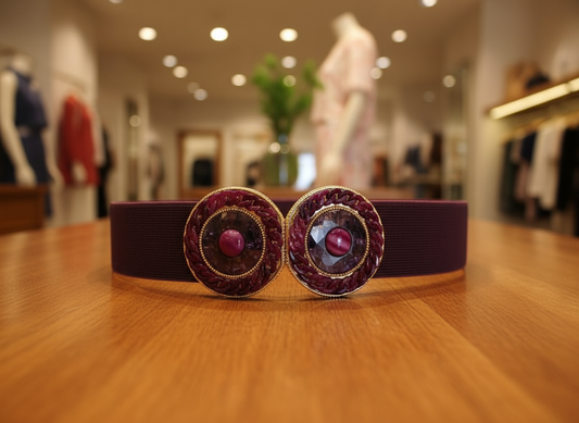 Cintura bordeaux in esposizione