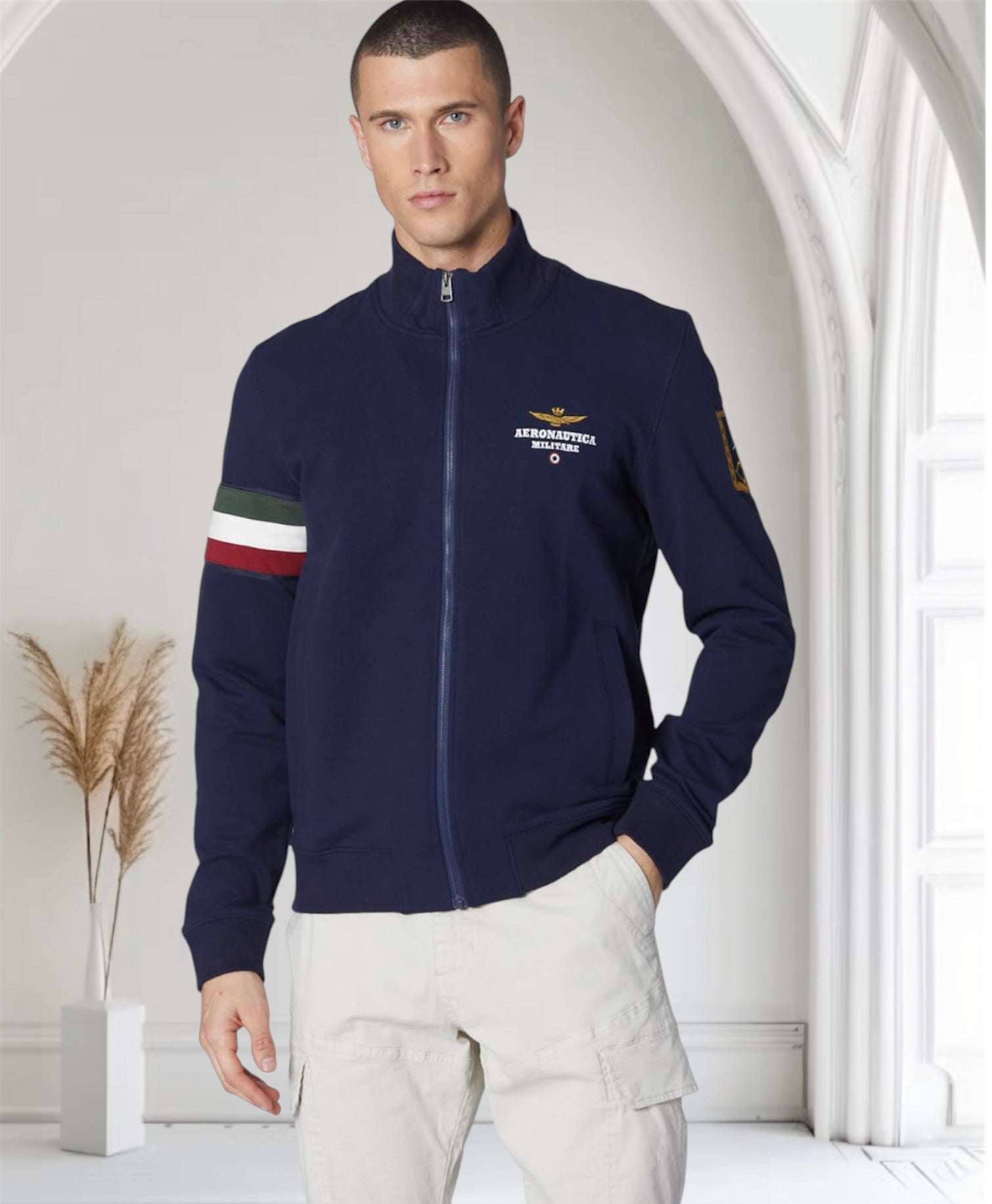 felpa uomo blu aeronautica militare frecce tricolori full zip, tricolore sul braccio destro , patch delle frecce tricolori sul braccio sinistro