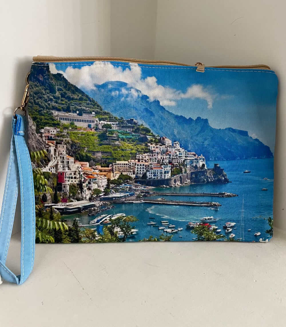 Pochette Inspired a mano con manico da polso