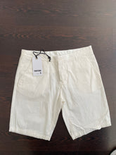 Carica l&#39;immagine nel visualizzatore di Gallery, Uniform Bermuda SC -50% pantaloncino uomo bianco  cotone Short| Emme Fashion Store
