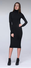 Carica l&#39;immagine nel visualizzatore di Gallery, Vestito Donna in lana rasata colore Nero collo alto

