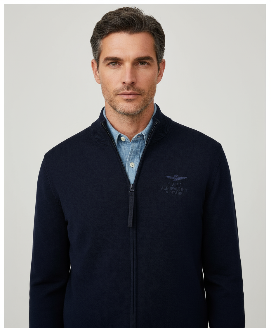 Maglia Aeronautica Militare blu primo piano elegante