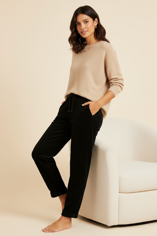 Pantalone velluto con maglione beige