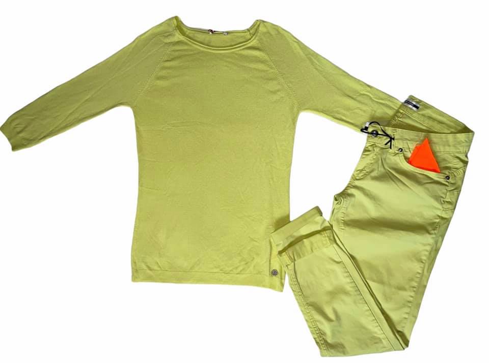 Maglia Donna  SC-60% scollo a barca in morbido tessuto di filo di viscosa