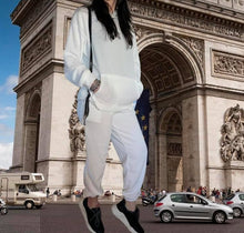 Carica l&#39;immagine nel visualizzatore di Gallery, Tuta Donna colore bianco in  cotone felpa con tasche  e pantalone sc-50%
