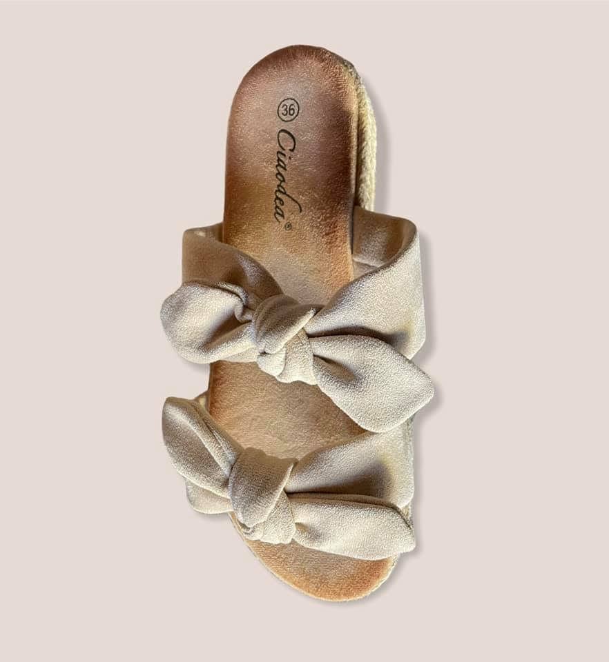 Scarpe Sandali sc-50%  donna con zeppa scamosciati con punta aperta/zatteroni colore beige ss21