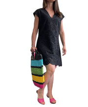 Carica l&#39;immagine nel visualizzatore di Gallery, Vestito donna corto nero stile Positano in Pizzo San Gallo Cashmere Company
