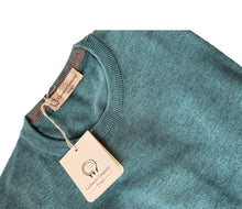 Carica l&#39;immagine nel visualizzatore di Gallery, Cashmere Company maglia uomo verde Tiffany  girocollo Lana Cashmere e Seta
