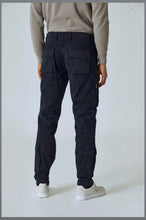 Carica l&#39;immagine nel visualizzatore di Gallery, Aeronautica Militare pantalone Uomo Blu Sc-30%   Anti-g Frecce Tricolori invernale
